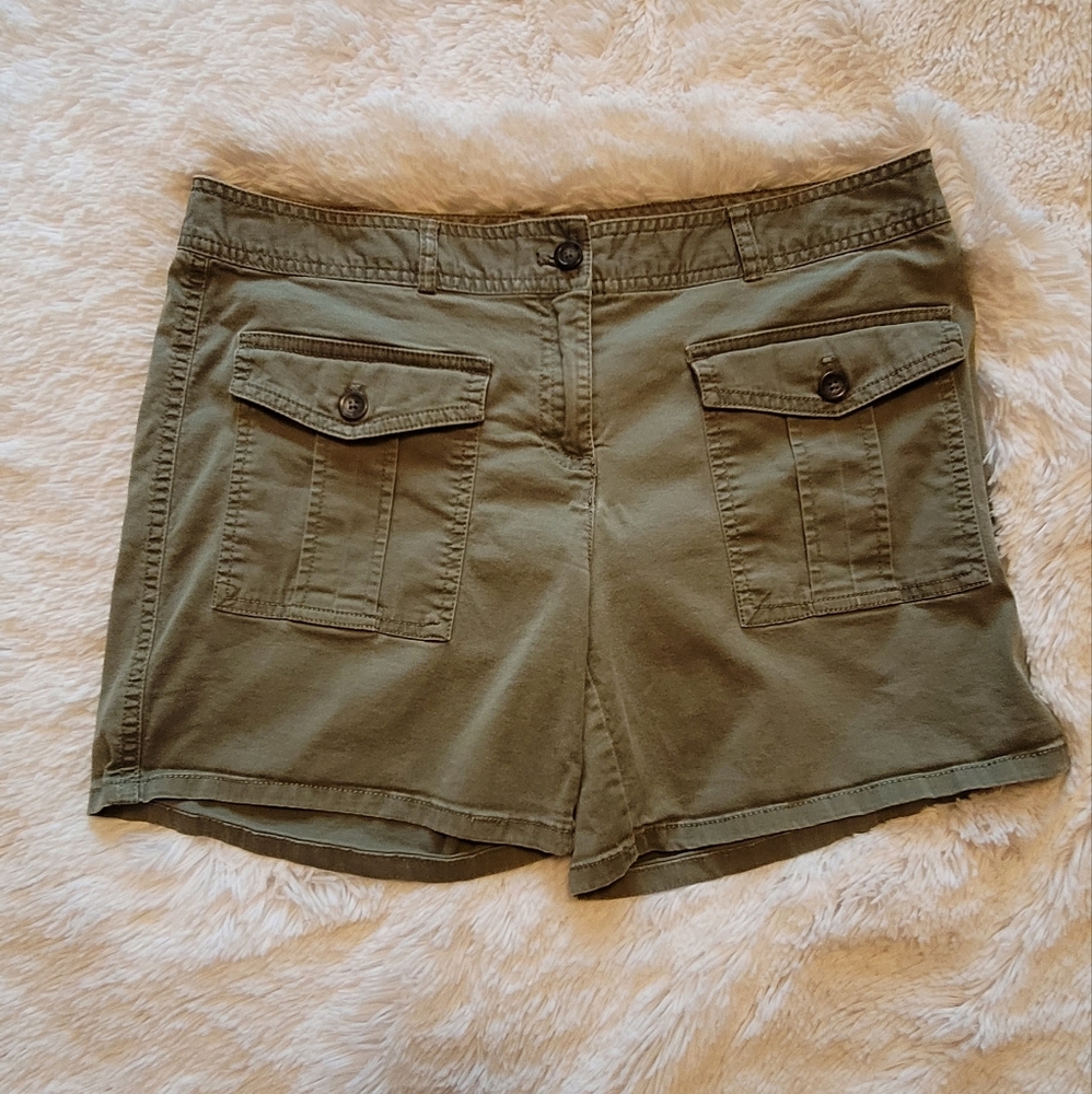 Michael Kors Green Shorts Sz 6 W 32 R 8.5